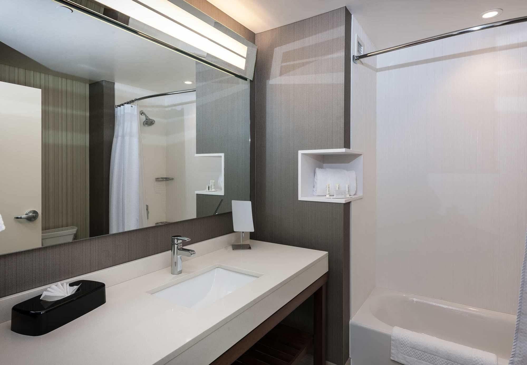 Courtyard By Marriott Boston Littleton Hotell Eksteriør bilde